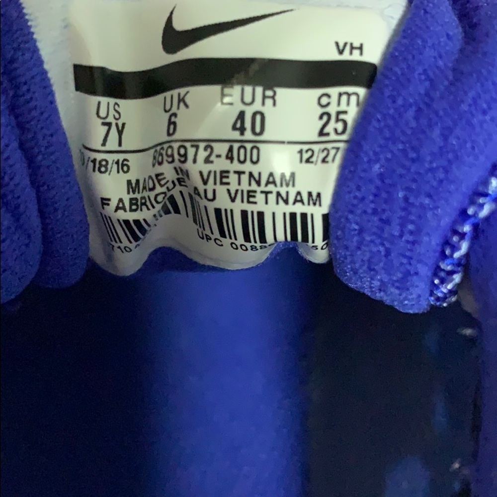 Nike downshifter 7 youth. Size 7 tennis shoes - Picture 6 of 7